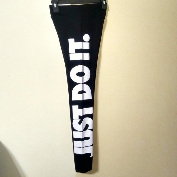 Nike Pants & Jumpsuits Gently Used Nike Sportswear Leggings With